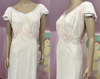 Vintage 30s Peach Pink Rayon Crepe Nightgown with Blue Satin Ribbon and Embroidered Flowers. L/XL