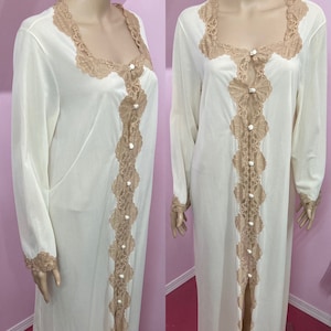 Vintage 70s Emilio Pucci Robe. Ivory Nylon Robe With Nude Lace