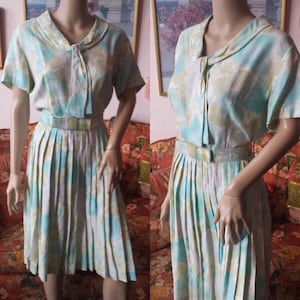 Vintage 50s Dress.1950s Dress Watercolor Roses Dress.Pleated Skirt.Belted dress.Medium