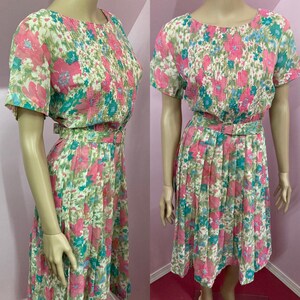 Sweet Vintage 50s Dress. Sheer Floral Day Dress. 1950s Short Sleeve Floral Dress. Medium