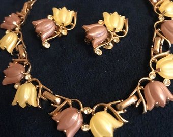 Vintage 50s Thermoset Necklace Set. 50s Necklace & Earrings Set. Yellow Tulips Necklace Set. Brown Tulips Necklace.