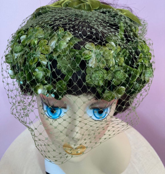 Vintage 50s Fancy Green Floral Whimsy Hat with Ne… - image 2