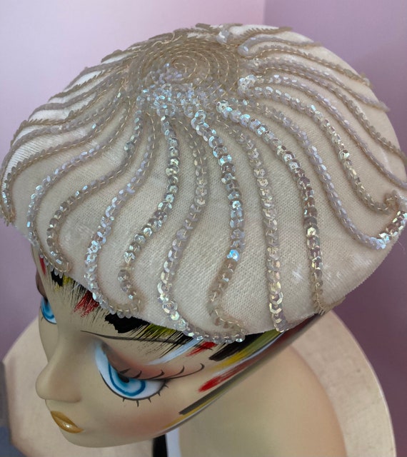 Vintage 50s Blush Pink Velvet Hat with Iridescent… - image 6