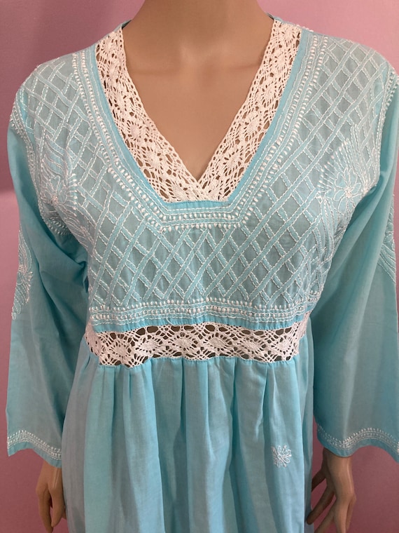 Vintage 70s Aqua & White Hand Embroidered Smock D… - image 3