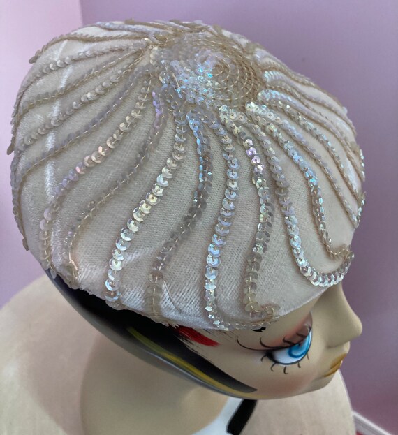 Vintage 50s Blush Pink Velvet Hat with Iridescent… - image 4