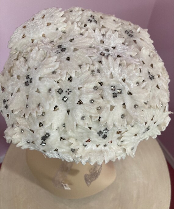 Vintage 30s Ivory Velvet Floral Hat with Rhinesto… - image 6