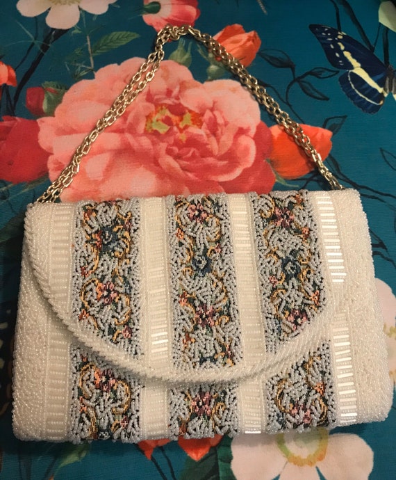 Vintage 50s Beaded Tapestry Purse.White Beaded Tap