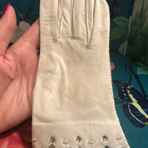 Vintage 40s Ivory Kid Leather Gloves. 1940s Leather Gloves. Rhinestoned Gloves. Ivory Leather Gloves image 4