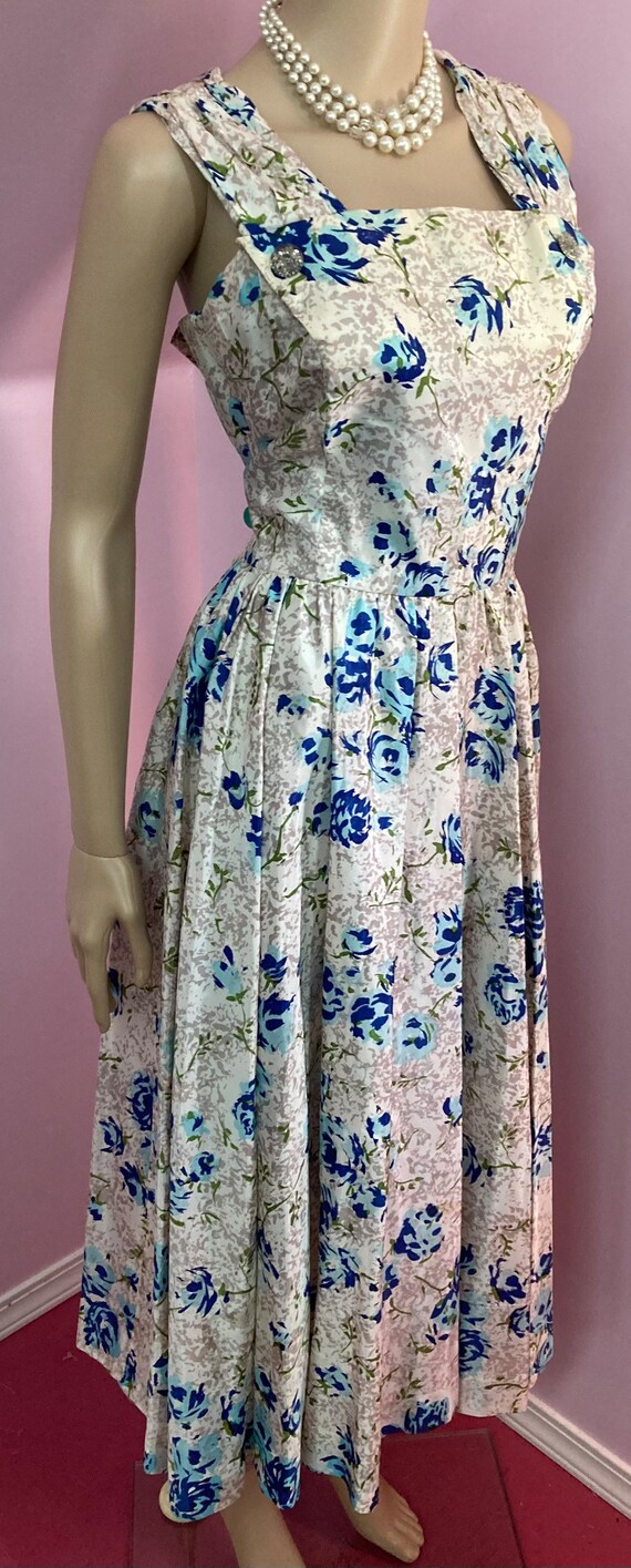 Vintage 50s Ivory Dress with Blue Roses. 50s Pinu… - image 8