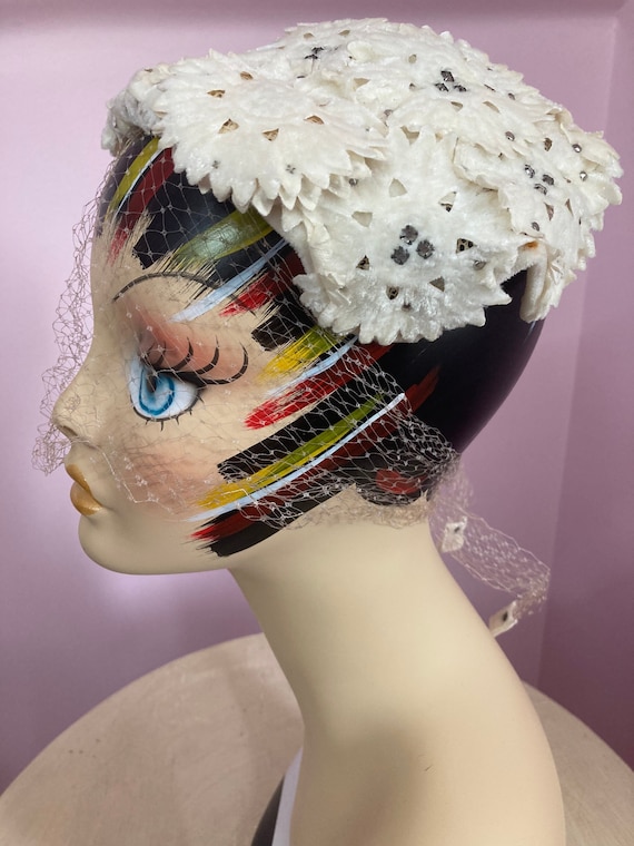 Vintage 30s Ivory Velvet Floral Hat With Rhinestones  display picture 1