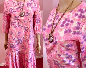 Vintage 1960s Dress. Mod Dress. Vintage 60s Dress. Rose Dress. 60s Cotton Dress.Pink Floral Dress. Pink & Purple Flowers. Metal Zipper. Med.