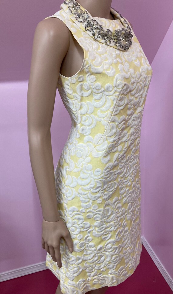 Vintage 60s Yellow Damask Sleeveless Dress with B… - image 5