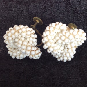 Vintage 1940er Jahre Weiße Seed Bead Ohrringe...