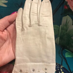 Vintage 40s Ivory Kid Leather Gloves. 1940s Leather Gloves. Rhinestoned Gloves. Ivory Leather Gloves image 5