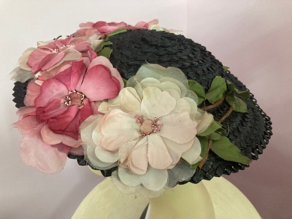 Vintage 1940s Black Straw Platter Hat With Pink & Ivory  display picture 2