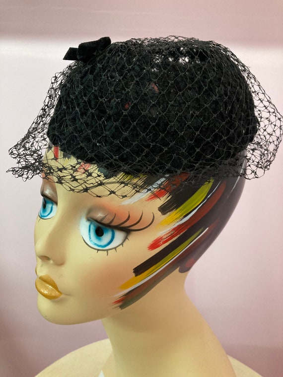 Vintage 40s Black Velvet Hat with Veil. Black Vei… - image 3