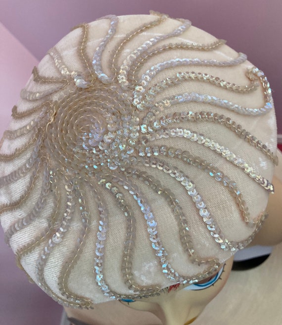 Vintage 50s Blush Pink Velvet Hat with Iridescent… - image 3