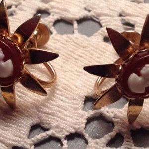 Vintage 1940s Cameo Earrings...screw back