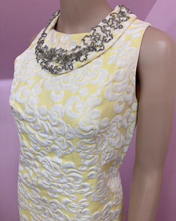 Vintage 60s Yellow Damask Sleeveless Dress with B… - image 8