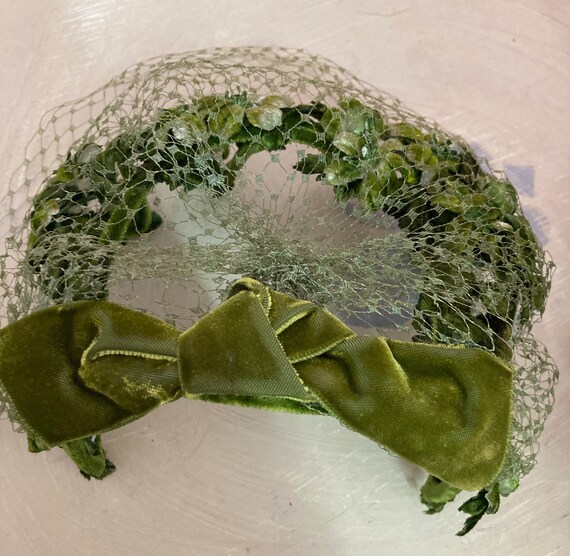 Vintage 50s Fancy Green Floral Whimsy Hat with Ne… - image 8