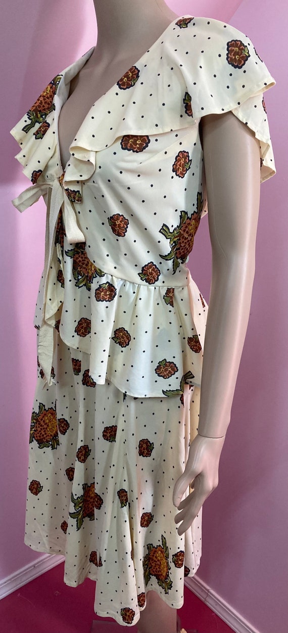 Vintage 70s Ivory Floral Nylon Blouse & Skirt Set… - image 5