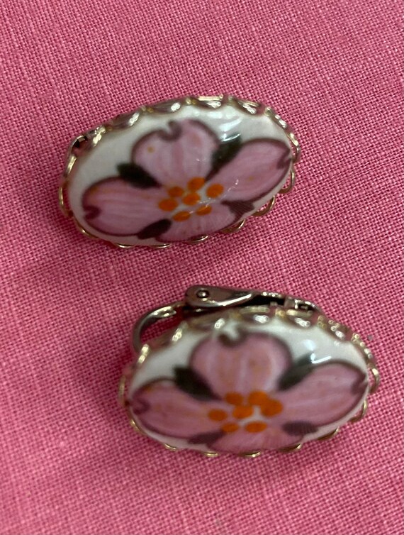 Vintage 70s Porcelain Cabochon Pink Floral Clip-o… - image 3