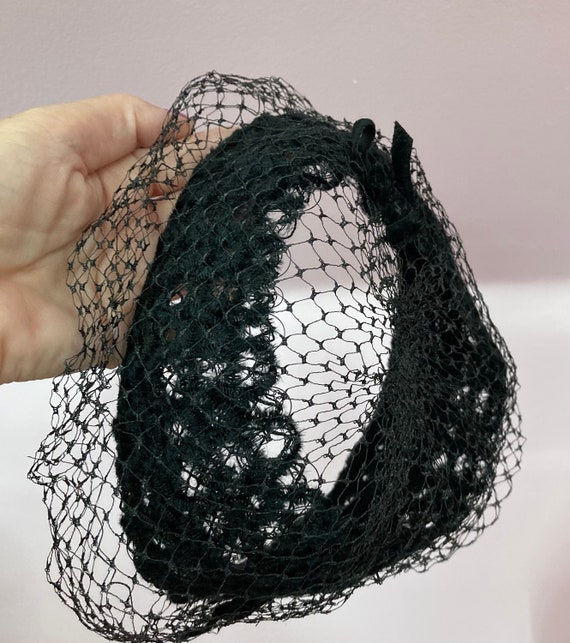 Vintage 40s Black Velvet Hat with Veil. Black Vei… - image 9