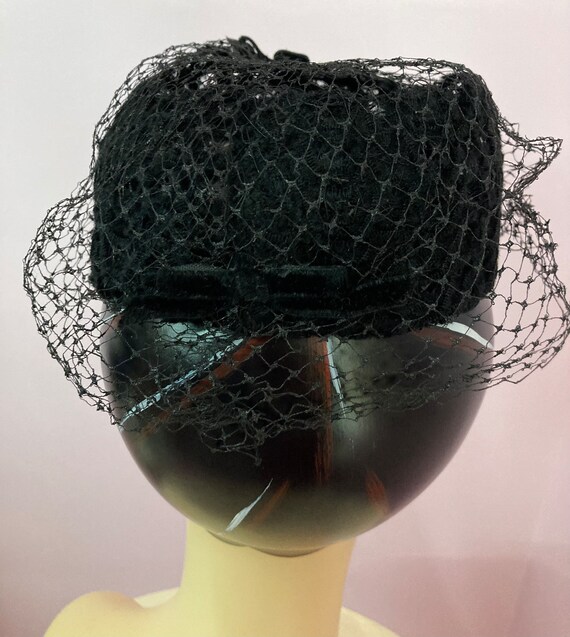 Vintage 40s Black Velvet Hat with Veil. Black Vei… - image 7