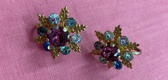 Vintage 40s Rhinestone Flowers Screw Back Earring… - image 2