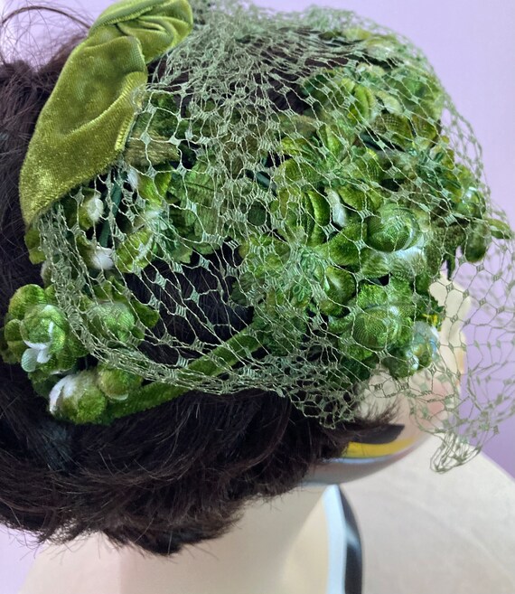 Vintage 50s Fancy Green Floral Whimsy Hat with Ne… - image 3