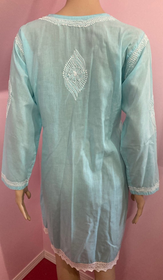 Vintage 70s Aqua & White Hand Embroidered Smock D… - image 10