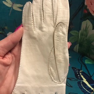 Vintage 40s Ivory Kid Leather Gloves. 1940s Leather Gloves. Rhinestoned Gloves. Ivory Leather Gloves image 6