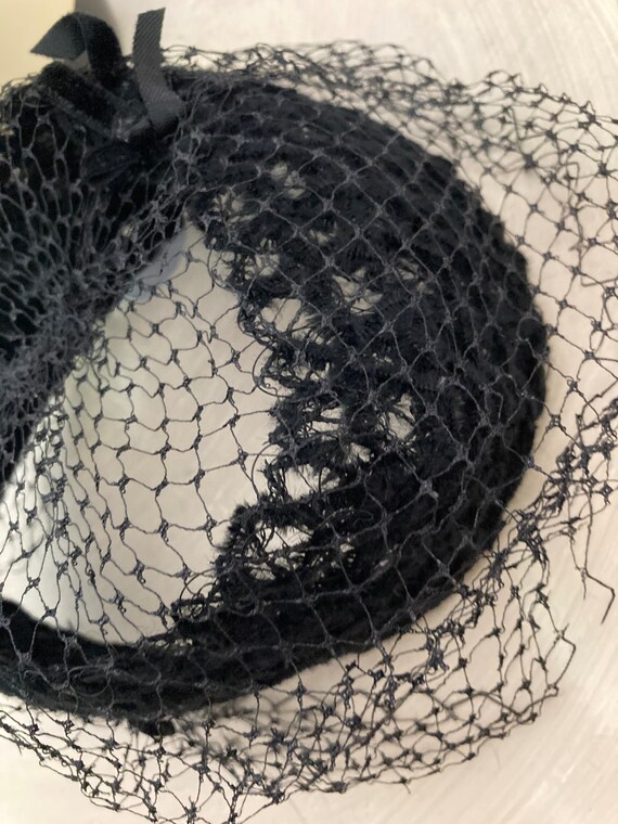 Vintage 40s Black Velvet Hat with Veil. Black Vei… - image 8