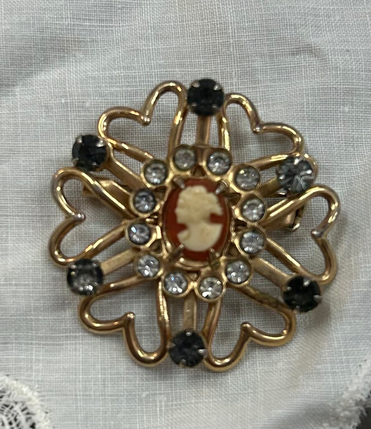 ラインストーン付きヴィンテージ 40 年代/50 年代カメオ ブローチ