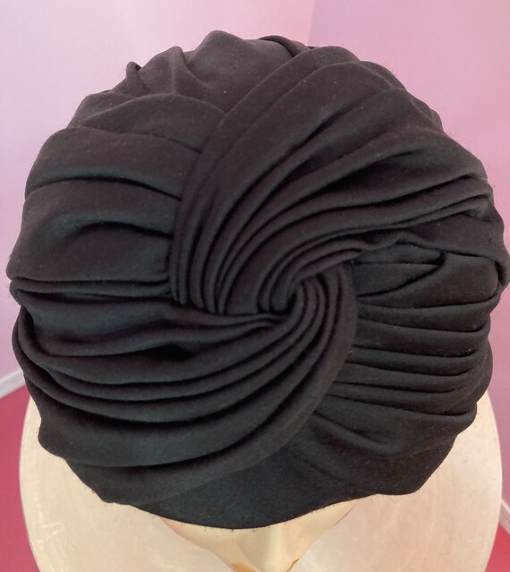 Vintage 60s Ladies Black Hostess Turban Hat/ Nylo… - image 4