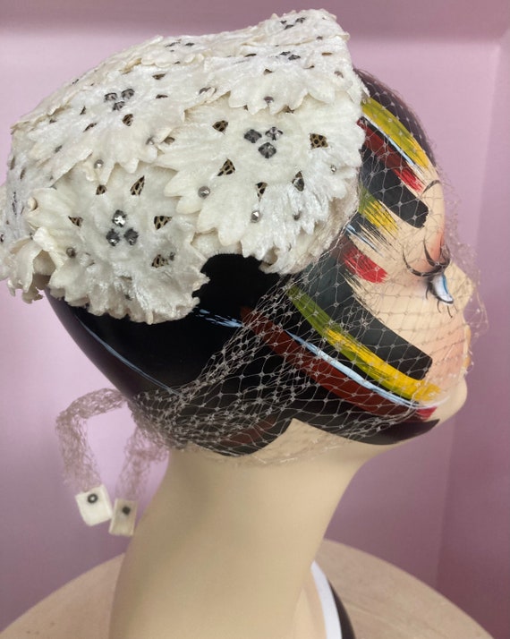 Vintage 30s Ivory Velvet Floral Hat with Rhinesto… - image 4