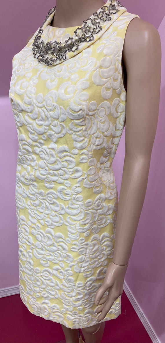 Vintage 60s Yellow Damask Sleeveless Dress with B… - image 7