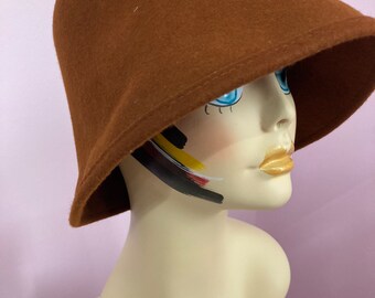Vintage 80s Rust Brown Wool Felt Cloche Hat by New York Hat  display picture 3