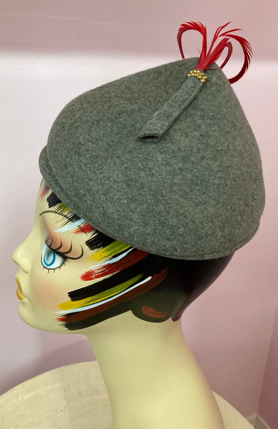 Vintage 1940s Gray Glenover Wool Hat with Red Feat