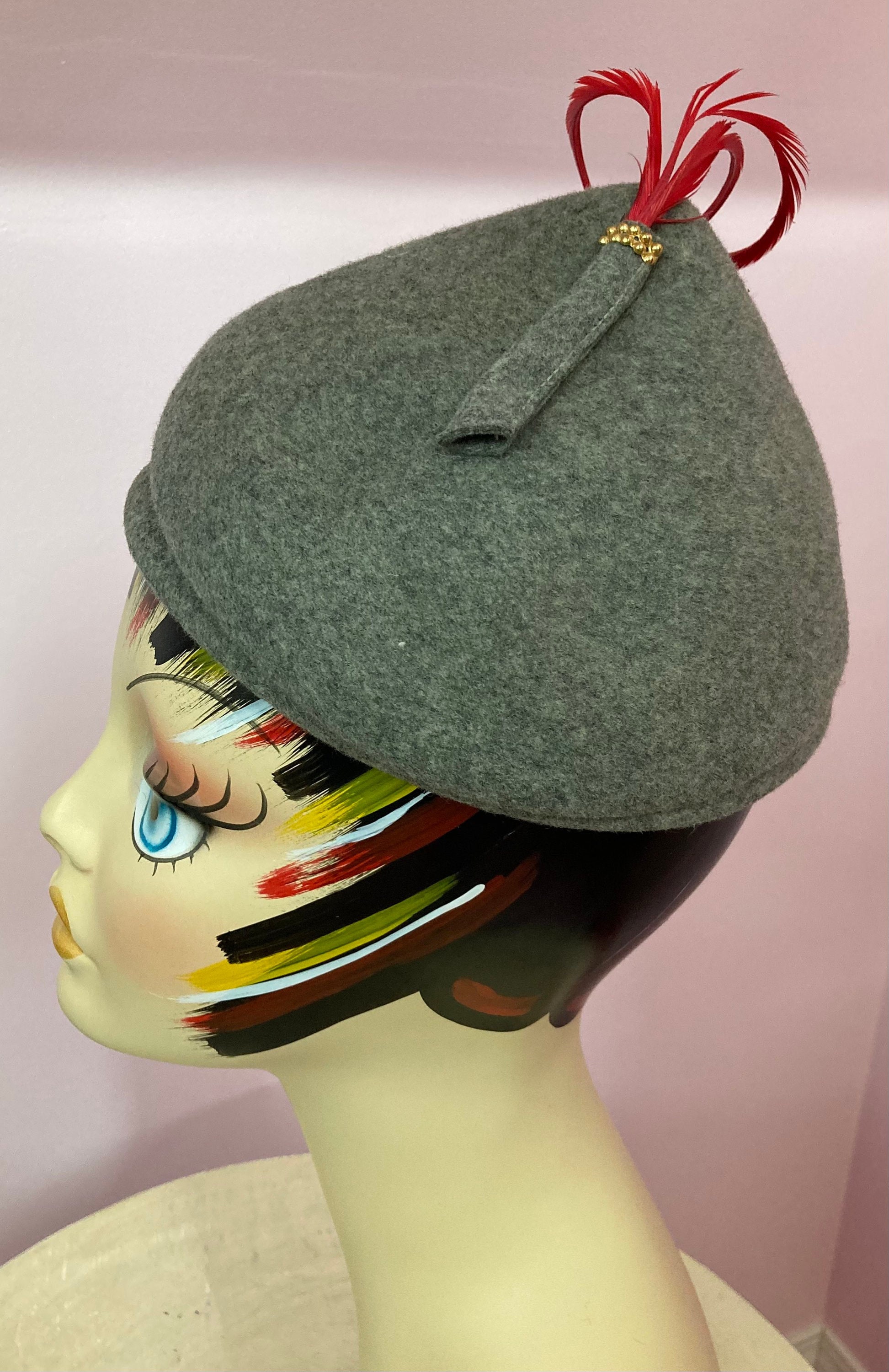 Vintage 1940s Gray Glenover Wool Hat With Red Feathers by  display picture 2