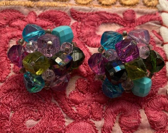 Vintage 50s Plastic Cluster Earrings. 50s Clip-on Earrings. Turquoise, Purple & Green Earrings