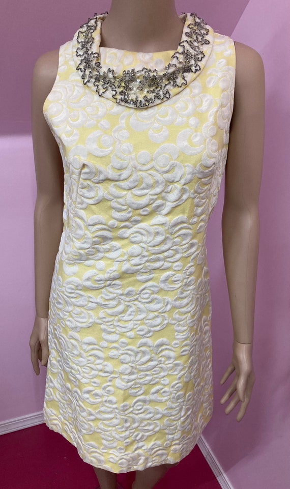 Vintage 60s Yellow Damask Sleeveless Dress with B… - image 2