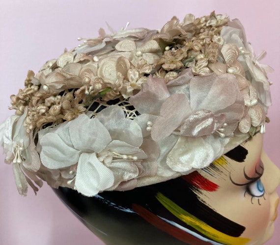 Vintage 50s Mocha Floral Pillbox Hat. - image 3