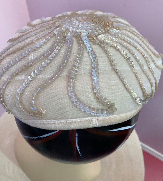 Vintage 50s Blush Pink Velvet Hat with Iridescent… - image 8