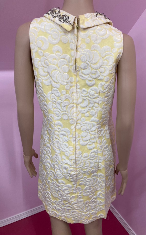 Vintage 60s Yellow Damask Sleeveless Dress with B… - image 9