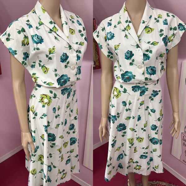 Vintage 1950s White Cotton Dress with Teal Roses. 1950s Rose Print Dress. 1950s Summer Dress.Fits S/M