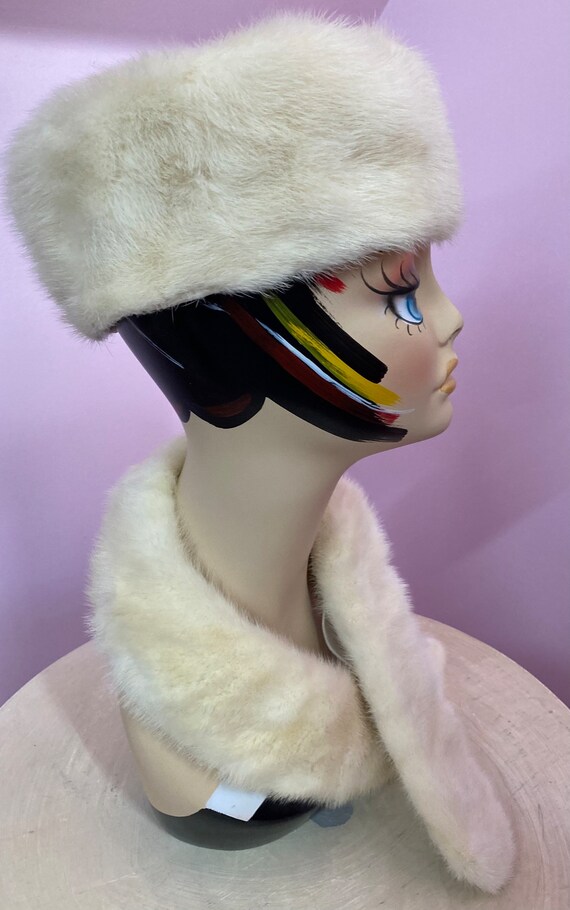 Vintage 50s Blonde Mink Hat & Scarf Set. Blonde Mink Hat and  display picture 1