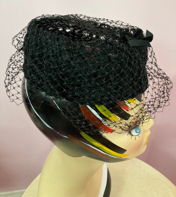 Vintage 40s Black Velvet Hat with Veil. Black Vei… - image 5