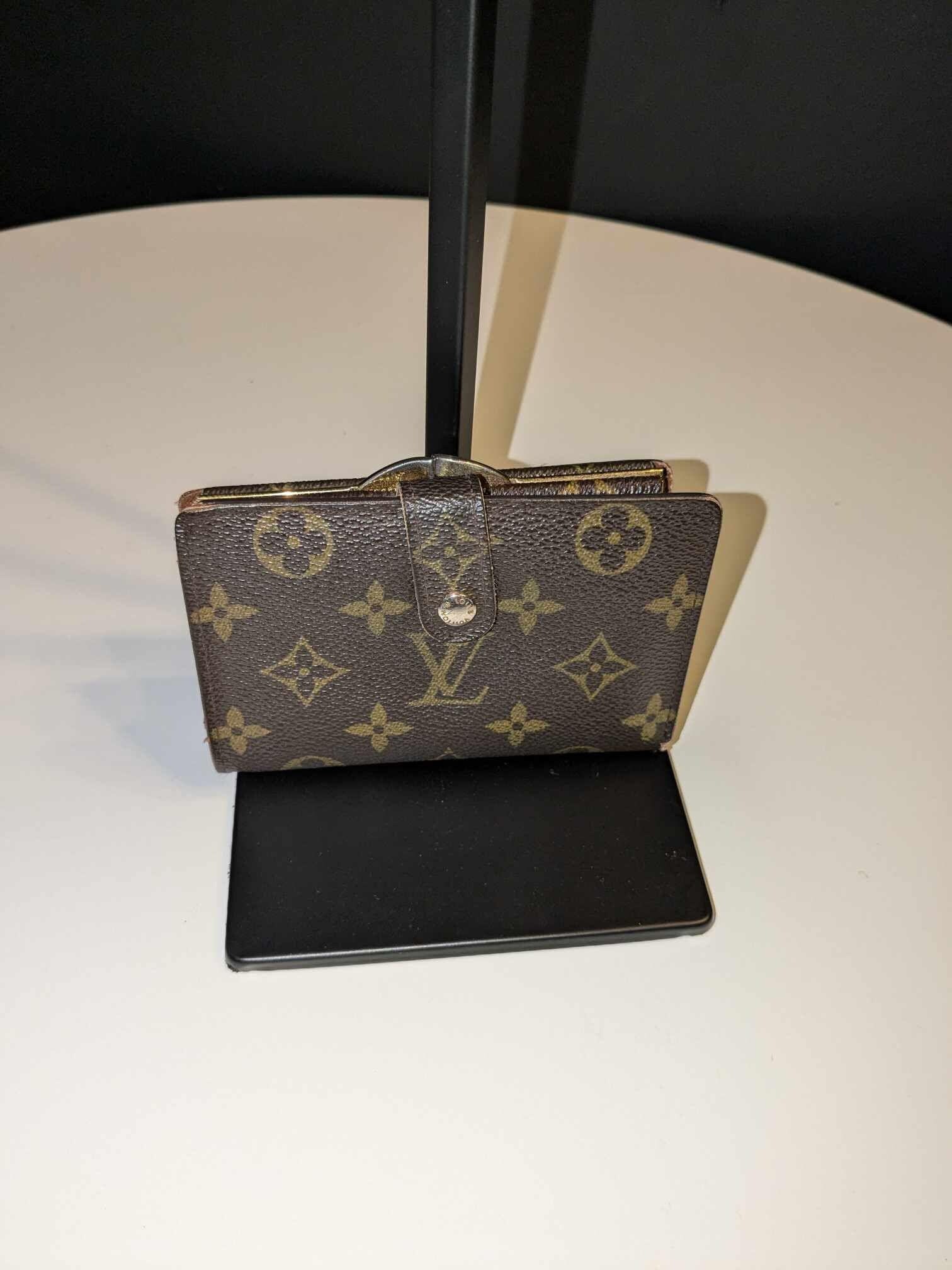Lv pouch bag hot sale