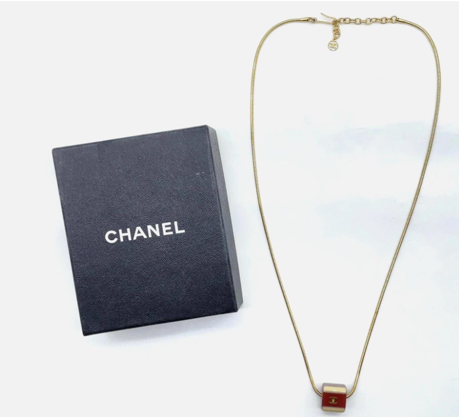 Chanel logo necklace - Etsy 日本